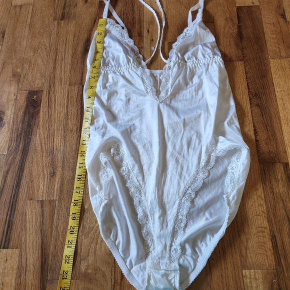 Lacey white bodysuit - Picture 1 of 4